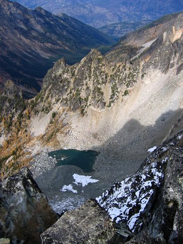 Looking north, here's the high lake nestled between Saska & Emerald, with the Lake Chelan valley beyond.